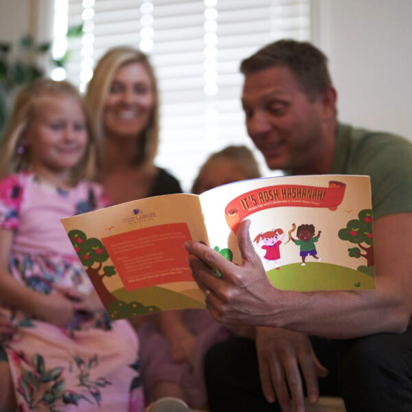 A family reading the Rosh-Hashanah childrens book