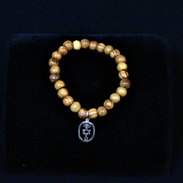 The olive wood bracelet with a tree of life charm